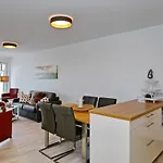 Linden-palais 16 *
